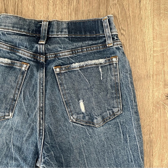 Abercrombie and Fitch The Mom High Rise Jeans - Picture 4 of 11